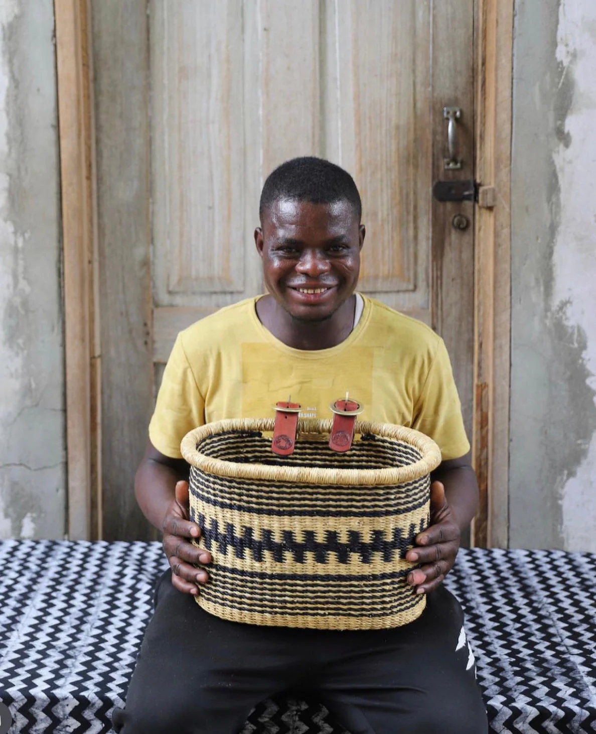 Ghanaian Handwoven Medium Bolga Bicycle Basket - Image 7